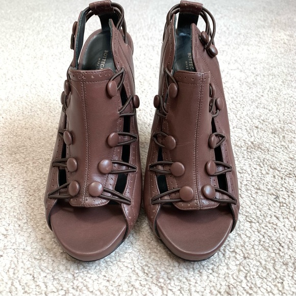 Bottega Veneta Taupe Leather Heels Sandals Women’s Size 37 (US 6.5) Retail $860 - Picture 7 of 14